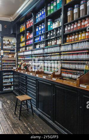 L. Cornelissen & Son store for high-end artist's equipment such as pigment, gouache materials, London UK. Stock Photo