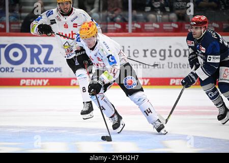 Ross Mauermann (Pinguins Bremerhaven #14)  Schwenninger Wild Wings gegen Pinguins Bremerhaven, Eishockey, DEL, Spieltag 1, Saison 2024/2025, 22.09.2024  Foto: Eibner-Pressefoto/Sven Laegler Stock Photo