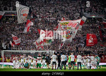 nach Spielende: Stuttgarter lassen sich in der Cannstatter Kurve von den Fans nach dem 5:1 Sieg feiern,  GER, VfB Stuttgart vs. Borussia Dortmund, Fussball, Herren, 1. Bundesliga, 4. Spieltag, Saison 24/25, 22.09.2024  DFL REGULATIONS PROHIBIT ANY USE OF PHOTOGRAPHS as IMAGE SEQUENCES and or QUASI-VIDEO.  Foto: Eibner-Pressefoto/Michael Weber Stock Photo