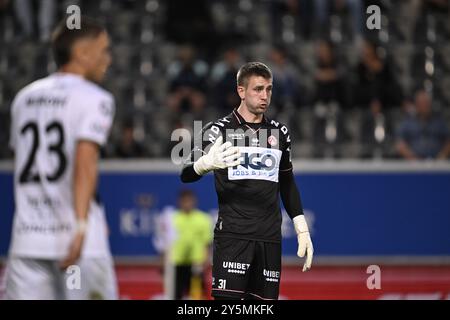 Leuven, Belgium. 22nd Sep, 2024. Kortrijk's goalkeeper Patrik Gunnarsson reacts during a soccer match between OH Leuven and KV Kortrijk, Sunday 22 September 2024 in Leuven, on the day 8 of the 2024-2025 season of the 'Jupiler Pro League' first division of the Belgian championship. BELGA PHOTO JOHN THYS Credit: Belga News Agency/Alamy Live News Stock Photo