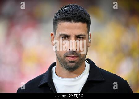 Stuttgart, Deutschland. 22nd Sep, 2024. TV-Experte DAZN Sami Khedira Portrait VfB Stuttgart vs Borussia Dortmund BVB 221.09.2024 DFL REGULATIONS PROHIBIT ANY USE OF PHOTOGRAPHS AS IMAGE SEQUENCES AND/OR QUASI-VIDEO/dpa/Alamy Live News Stock Photo