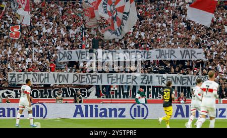 Stuttgart, Deutschland. 22nd Sep, 2024. im Bild: Plakat der Stuttgarter Fans zum 7. Jahr. 22.09.2024, Fussball, 1. Bundesliga, 4. Spieltag, VfB Stuttgart - Borussia Dortmund, GER, Stuttgart, MHPArena, DFL REGULATIONS PROHIBIT ANY USE OF PHOTOGRAPHS AS IMAGE SEQUENCES AND/OR QUASI-VIDEO. Credit: dpa/Alamy Live News Stock Photo