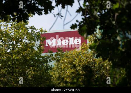 Exterior view of the MIELE plant in Guetersloh, at the company's headquarters 2000 employees are employed in the development and production of washing machines and dryers and parts and components for other Miele plants, company logo, general, feature, border motif, symbolic photo on September 22nd, 2024 in Guetersloh/ Germany. Stock Photo