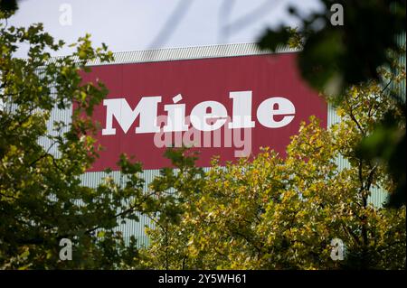 Exterior view of the MIELE plant in Guetersloh, at the company's headquarters 2000 employees are employed in the development and production of washing machines and dryers and parts and components for other Miele plants, company logo, general, feature, border motif, symbolic photo on September 22nd, 2024 in Guetersloh/ Germany. Stock Photo