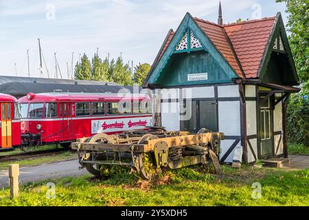 Historic ticket office and railroad carriages in Kappeln on the Schlei. Museum railway station with old signs, trains and railcars Am Südhafen, Kappeln, Schleswig-Holstein, Schleswig-Holstein, Germany Stock Photo