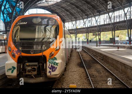 The Spanish government wants to address the ongoing delays in the commuter rail network of Spanish railways, managed by the public companies Renfe and Adif. The network, which has become unreliable due to the continuous delays, aims to modernize and invest more money. El gobierno espa&#xf1;ol quiere poner manos a la obra ante los continuos retrasos en la red de cercan&#xed;as de los ferrocarriles espa&#xf1;oles, gestionados por las empresas p&#xfa;blicas Renfe y Adif. La red, que se ha vuelto poco fiable por los continuos retrasos que acumula, pretende modernizarse e invertir más dinero. Stock Photo