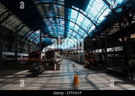 The Spanish government wants to address the ongoing delays in the commuter rail network of Spanish railways, managed by the public companies Renfe and Adif. The network, which has become unreliable due to the continuous delays, aims to modernize and invest more money. El gobierno espa&#xf1;ol quiere poner manos a la obra ante los continuos retrasos en la red de cercan&#xed;as de los ferrocarriles espa&#xf1;oles, gestionados por las empresas p&#xfa;blicas Renfe y Adif. La red, que se ha vuelto poco fiable por los continuos retrasos que acumula, pretende modernizarse e invertir más dinero. Stock Photo