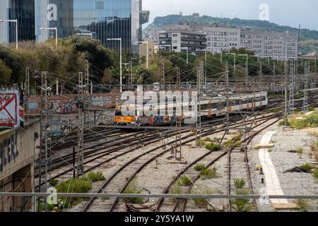 The Spanish government wants to address the ongoing delays in the commuter rail network of Spanish railways, managed by the public companies Renfe and Adif. The network, which has become unreliable due to the continuous delays, aims to modernize and invest more money. El gobierno espa&#xf1;ol quiere poner manos a la obra ante los continuos retrasos en la red de cercan&#xed;as de los ferrocarriles espa&#xf1;oles, gestionados por las empresas p&#xfa;blicas Renfe y Adif. La red, que se ha vuelto poco fiable por los continuos retrasos que acumula, pretende modernizarse e invertir más dinero. Stock Photo