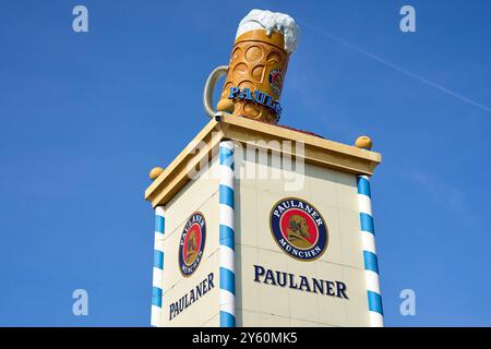 Munich, Bavaria, Germany - 23 September 2024: The iconic Paulaner Tower with a giant beer mug towers over the Oktoberfest and symbolizes the Bavarian beer tradition *** Der ikonische Paulaner-Turm mit einem riesigen Bierkrug überragt das Oktoberfest und symbolisiert die bayerische Biertradition Stock Photo