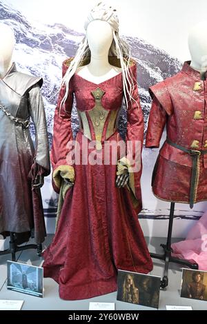 cersei lannister red dress Cersei Lannister, Season 1 and 2, Game of Trones Cosplay, Linen and Silk  Wrap Dress, Hand Embroidered