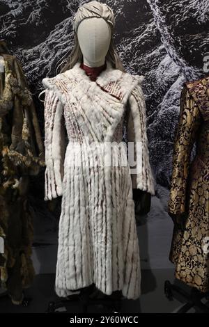 Daenerys Targaryen (Emila Clarke) White Fur Coat from Game of Thrones