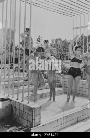 SWIMMING POOL EUROPE LARGEST SWIMMING POOL MOSCOW 8 AUGUST 1960 Stock