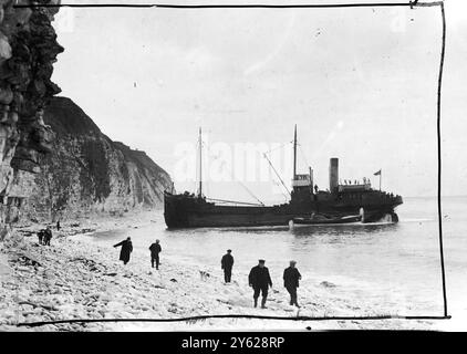 The Flamborough, Yorkshire, lifeboat took part in an unsuccessful bid in the night, to refloat the grounded 'Lynn Trader' of Yarmouth, fast on the rocks near Bridlington. Picture shows: the Flamborough lifeboat lies alongside the stranded 'Lynn Trader' at Syke Hole, Flamborough, 20 yards from the cliff face today.  5 January 1948 Stock Photo