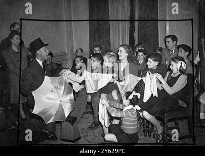 Five war orphans from Europe, including Sheila Marie Shepherd and Glenise Joan Millward - both from Birmingham - will fly to the USA shortly to be adopted for a fortnight through the foster parents plan for poor children. Sheila has been adopted by the city of Chicago and Glenise by screen star Ginny Simms. Photo Shows: Screen star Valeria Hobson plays host to the children at a party for the children that Abercrombie Room today. Left to right : Guiseppe deLillo (italy), Valeria Hobson with Johanna Leijdekkers on her knee (Holland), Clement de Sutte (Belgium), Sheila Shepherd and Glenise Milwar Stock Photo