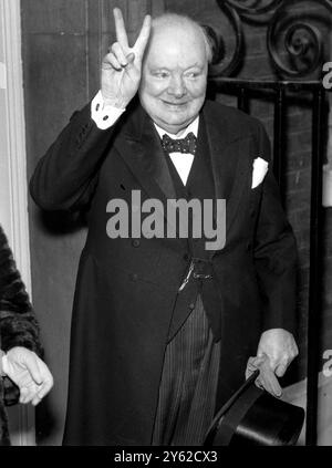 Sir Winston Churchill gives his well-known 'V' sign as he arrives back at No.10 Downing Street from Westminster, where he attended the State Opening of Parliament and ceremonies marking his 80th Birthday 30th November1954 Stock Photo