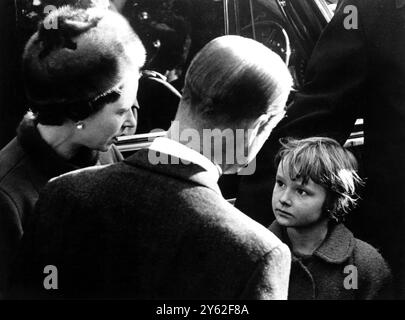 The Queen and Prince Philip , Duke of Edinburgh, talk to a little girl during their visit to the disaster village of Aberfan , South Wales .29 October 1966 Stock Photo