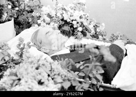 RUSSIAN AUTHOR BORIS PASTERNAK LYING IN STATE, NOBEL PROZE WINNER FOR DR ZHIVAGO/  1 JUNE 1960 Stock Photo