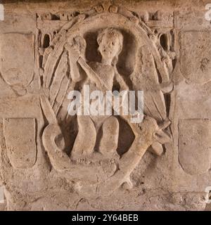 Relieve del Sepulcro Carrión de los Condes. Monasterio de San Zoilo. Iconografia del Arcangel Miguel luchando contra el mal. Siglo XI Stock Photo