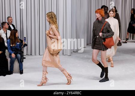 Milan, Italien. 21st Sep, 2024. FERRAGAMO Spring/Summer 2025 Runway during Milan Fashion Week on September 2024 - Milan, Italy 21/09/2024 Credit: dpa/Alamy Live News Stock Photo