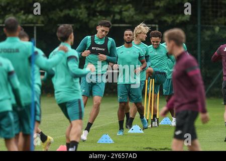 Brussels, Belgium. 24th Sep, 2024. Anderlecht's Luis Vazquez and Anderlecht's Killian Sardella pictured during a training session of Belgian first division soccer team RSC Anderlecht before the first Europa League game against Hungarian team Ferencvaros, in Brussels, Tuesday 24 September 2024. BELGA PHOTO BRUNO FAHY Credit: Belga News Agency/Alamy Live News Stock Photo