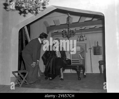 Miss Sharman Douglas , daughter of Mr Lewis Douglas the US ambassador in London paid a visit to Denham Studios where the film ' The Chiltern Hundreds ' is being shot   Picture showed her talking to John Paddy Carstairs ,  the director  16th march 1949 Stock Photo