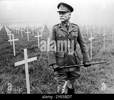 'Oh What a Lovely War' - John Mills as Field Marshal Sir Douglas Haig at The War Cemetery built on the Downs behind Ovingdean 12000 crosses are being used. Brighton, Sussex, England - 10 June 1968 Stock Photo