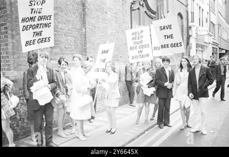 Seen attending a petition in their favour in London's Carnaby Street, are two members of the pop group ' Bee Gees '. Colin Peterson, (R) drummer and Vince Melouney, Guitarist.  11th August 1967 Stock Photo