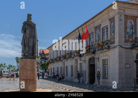 Exterior facade of the Cascais City Hall and Village Museum in 5th of October Square with the statue of King Dom Pedro I. Cascaes, Portugal, Europe. Stock Photo