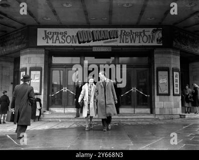 American GI settles in Britain after WWIICouple leaving the cinema showing Odd Man Out starring James Mason and Robert Newton. 1947 Stock Photo