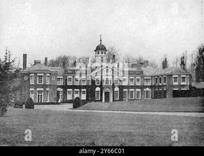 Let to the Duke and his Bride by the Hon. Mrs Ronald Greville: Polesden Lacey, Dorking, Surrey 28th April 1923 Stock Photo