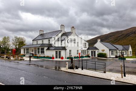 The Cluanie Inn is situated in the remote wilderness of the picturesque Glen Shiel in the Highlands of Scotland, United Kingdom Stock Photo