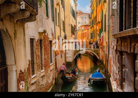 A gondola approaching Ponte de la Madoneta on Rio de la Madoneta, a narrow canal in The San Polo sestiere of Venice,Italy Stock Photo