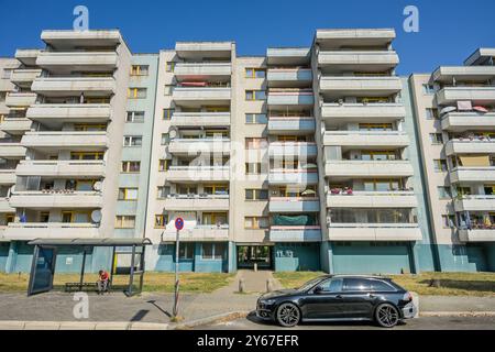 Hochhaus, Blasewitzer Ring, Obstallee-Siedlung, Staaken, Spandau, Berlin, Deutschland *** High-rise building, Blasewitzer Ring, Obstallee Siedlung, Staaken, Spandau, Berlin, Germany Stock Photo