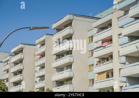 Hochhaus, Blasewitzer Ring, Obstallee-Siedlung, Staaken, Spandau, Berlin, Deutschland *** High-rise building, Blasewitzer Ring, Obstallee Siedlung, Staaken, Spandau, Berlin, Germany Stock Photo