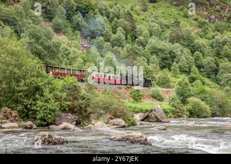 Beyer-Garratt NG/G16 (2-6-2 + 2-6-2T) No. 87 passes through the Pass of Aberglaslyn on the Welsh Highland Railway Stock Photo