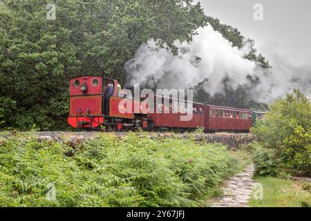 Hunslet 2-6-2T 'Russell' passes through the Pass of Aberglaslyn on the Welsh Highland Railway Stock Photo