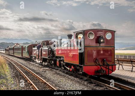 Hunslet 2-6-2T 'Russell' and Ffestiniog Railway 'Double Fairlie' 0-4-4-0T No. 10 'Merddin Emrys' wait at Porthmadog station on the Welsh Highland Rail Stock Photo