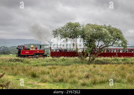 Hunslet 2-6-2T 'Russell' departs from Pont Croesor station on the Welsh Highland Railway Stock Photo