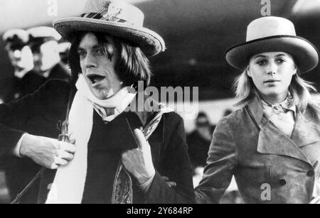 Sydney, Australia: Airport antics by Rolling Stones leader  display picture 3
