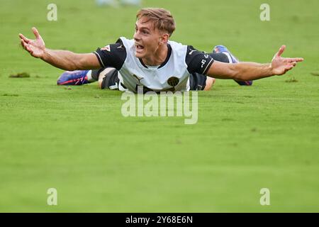 Valencia, Spain. 24th Sep, 2024. VALENCIA, SPAIN - SEPTEMBER 24: Dani Gomez Centre-Forward of Valencia CF reacts during the La liga EA Sports match between Valencia CF and CA Osasuna at Mestalla Stadium on September 24, 2024 in Villarreal, Spain. (Photo by Jose Torres/Photo Players Images/Magara Press) Credit: Magara Press SL/Alamy Live News Stock Photo