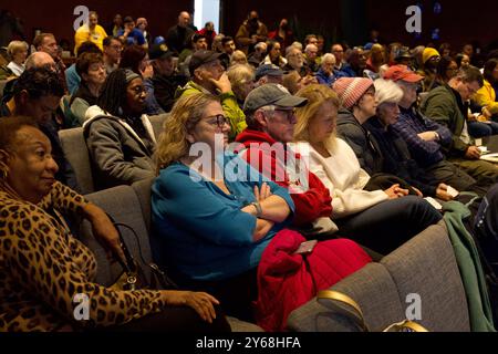 Castro Valley, CA - Jan 20, 2024: Audience watching a Candidate Forum for District 4 Board of Supervisor position. Nate Miley and Jennifer Esteen pres Stock Photo