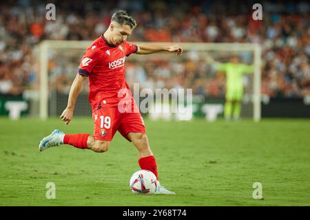 Valencia, Spain. 24th Sep, 2024. VALENCIA, SPAIN - SEPTEMBER 24: Bryan Zaragoza Left Winger of CA Osasuna passes the ball during the La liga EA Sports match between Valencia CF and CA Osasuna at Mestalla Stadium on September 24, 2024 in Villarreal, Spain. (Photo by Jose Torres/Photo Players Images/Magara Press) Credit: Magara Press SL/Alamy Live News Stock Photo