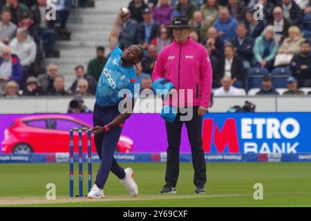 Chester le Street, England, 24 September 2024. Jofra Archer bowling for England against Australia in the Third Metro Bank One Day International at The Seat Unique Riverside, Chester-le-Street. Credit: Colin Edwards/Alamy Live News Stock Photo