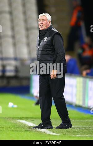 Blackpool manager Steve Bruce during the Sky Bet League One match at ...