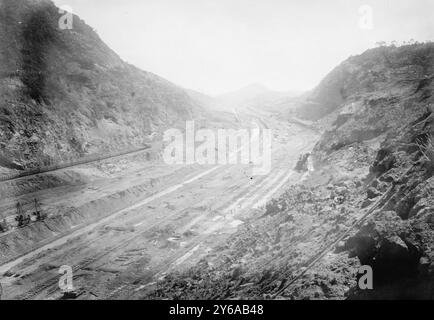 Panama Canal, Culebra Cut looking south, Glass negatives, 1 negative: glass; 5 x 7 in. or smaller. Stock Photo