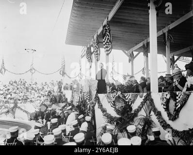 Reviewing stand at the Columbus Fountain dedication ceremony, Union Station, Washington, D.C., June 8,1912, 1912 June 8, Washington, D.C, Glass negatives, 1 negative: glass; 5 x 7 in. or smaller. Stock Photo