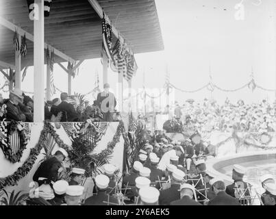 Reviewing stand at the Columbus Fountain dedication ceremony, Union Station, Washington, D.C., June 8,1912, 1912 June 8, Washington, D.C, Glass negatives, 1 negative: glass; 5 x 7 in. or smaller. Stock Photo