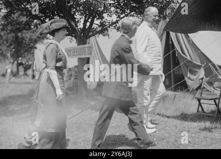 Vice Pres't & Mrs. Marshall, Gen. Leggett i.e., Liggett, Photo shows Vice President Thomas Riley Marshall (1854 -1925) with his wife, Mrs. Lois Irene Kimsey Marshall and Brigadier General Hunter Liggett (1857-1935) at the Gettysburg Reunion in July 1913, which commemorated the 50th anniversary of the Battle of Gettysburg., 1913 July, Glass negatives, 1 negative: glass; 5 x 7 in. or smaller. Stock Photo