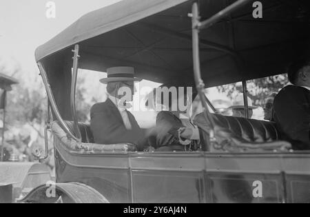 Vice Pres't & Mrs. Marshall - Gettysburg, Photo shows Thomas Riley Marshall (1854-1925), vice president under Woodrow Wilson (1912-1921) and his wife, Lois Irene Kimsey Marshall, arriving at the Gettysburg Reunion (the Great Reunion) of July 1913, which commemorated the 50th anniversary of the Battle of Gettysburg., 1913 July, Glass negatives, 1 negative: glass; 5 x 7 in. or smaller. Stock Photo