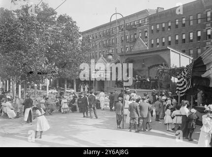 French Fete, Photo shows Bastille Day (July 14) celebrations, probably in New York City., 191- July 14., Glass negatives, 1 negative: glass; 5 x 7 in. or smaller. Stock Photo